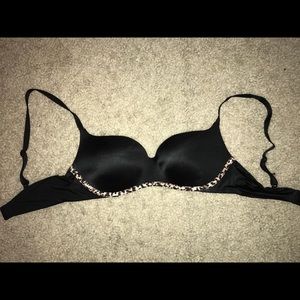 VS black bra bomb shell